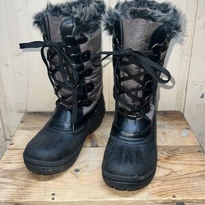 Ladies QUEST winter/snow boot. 🥾 in excellent preloved condition Pull up…